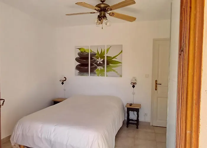 Sejour Detente Dans Avec Piscine Privee, Nature, Golf Et A Proximite Holiday home